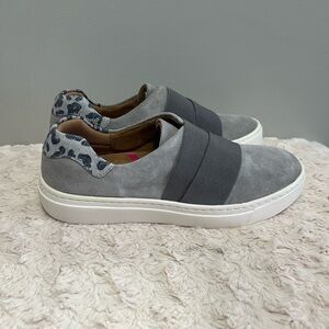 Comfortiva Tamyra gray slip on sneakers‎ NEW 6